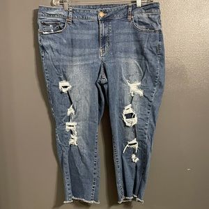 Maurices plus size distressed Capri pants